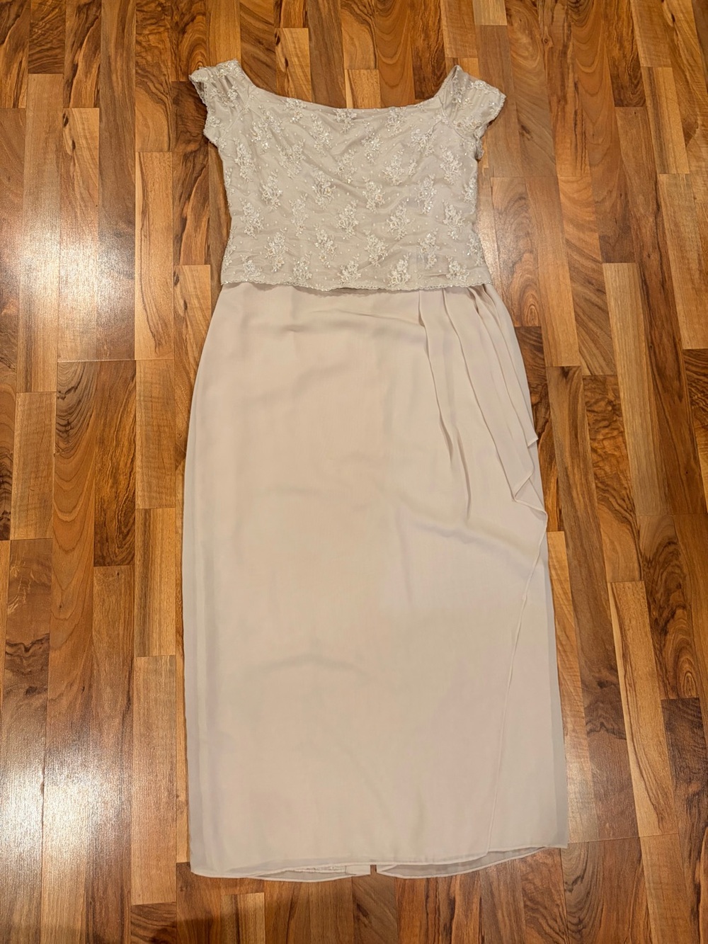 Cachet Lace Bodice maxiDress in Light Taupe - Picture 4 of 7